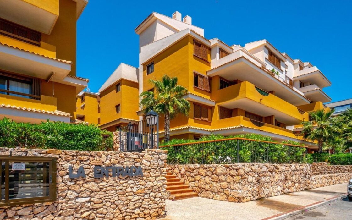 Простора квартира в Ориуэле Коста з терасами 95 кв.м