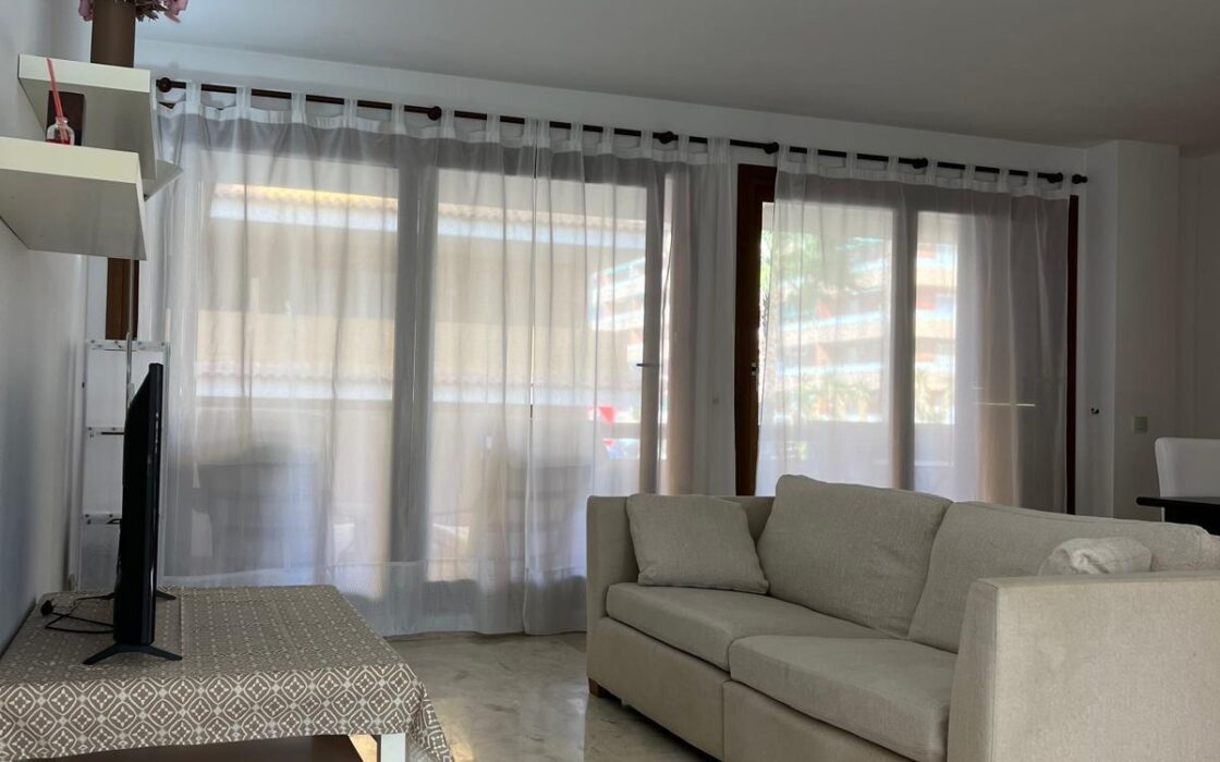 Простора квартира в Ориуэле Коста з терасами 95 кв.м