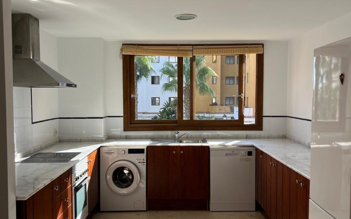 Простора квартира в Ориуэле Коста з терасами 95 кв.м