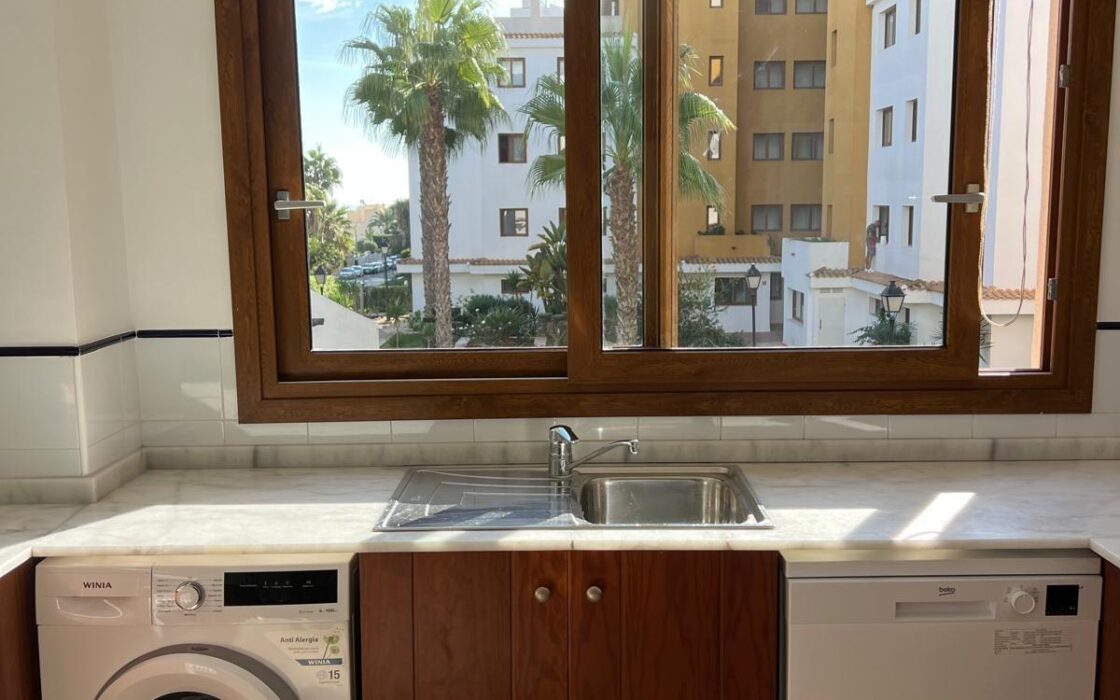 Простора квартира в Ориуэле Коста з терасами 95 кв.м