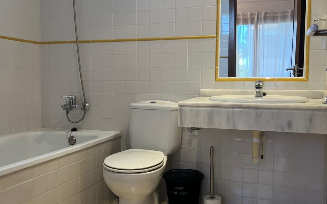 Простора квартира в Ориуэле Коста з терасами 95 кв.м