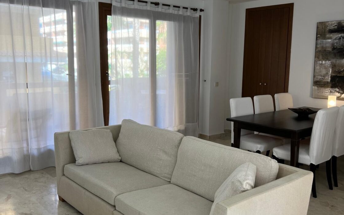 Простора квартира в Ориуэле Коста з терасами 95 кв.м