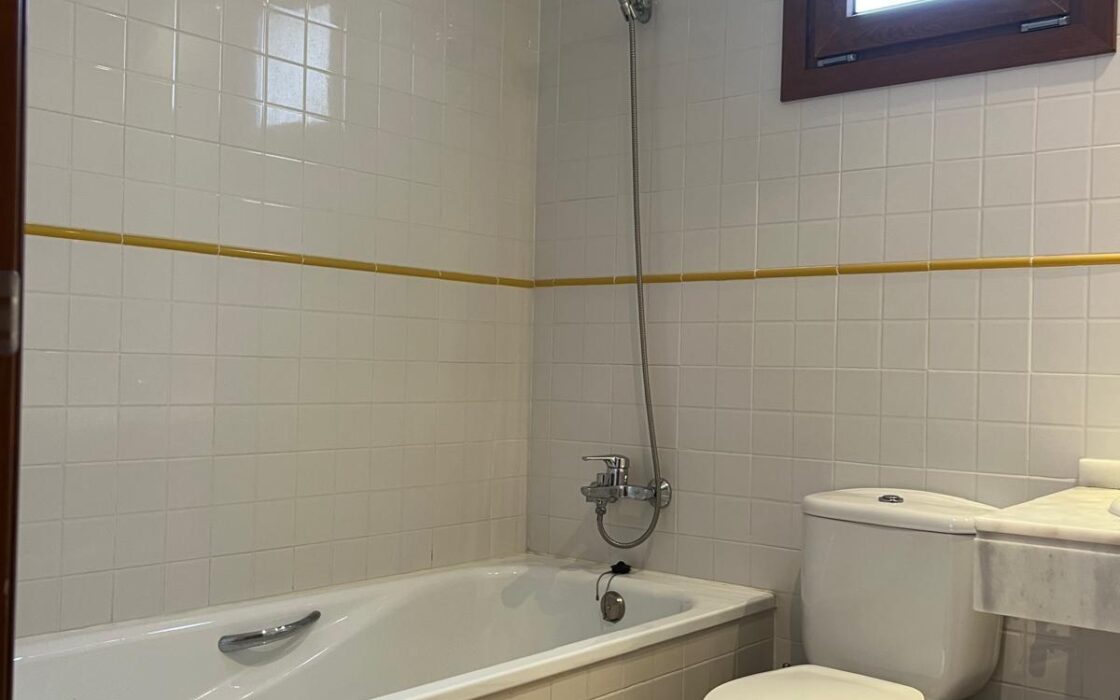 Простора квартира в Ориуэле Коста з терасами 95 кв.м