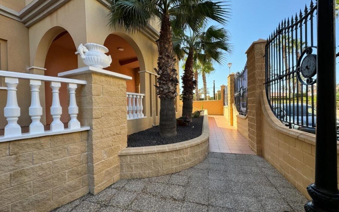 Квартира в Торревьехе 93 кв.м с видом на море и террасой