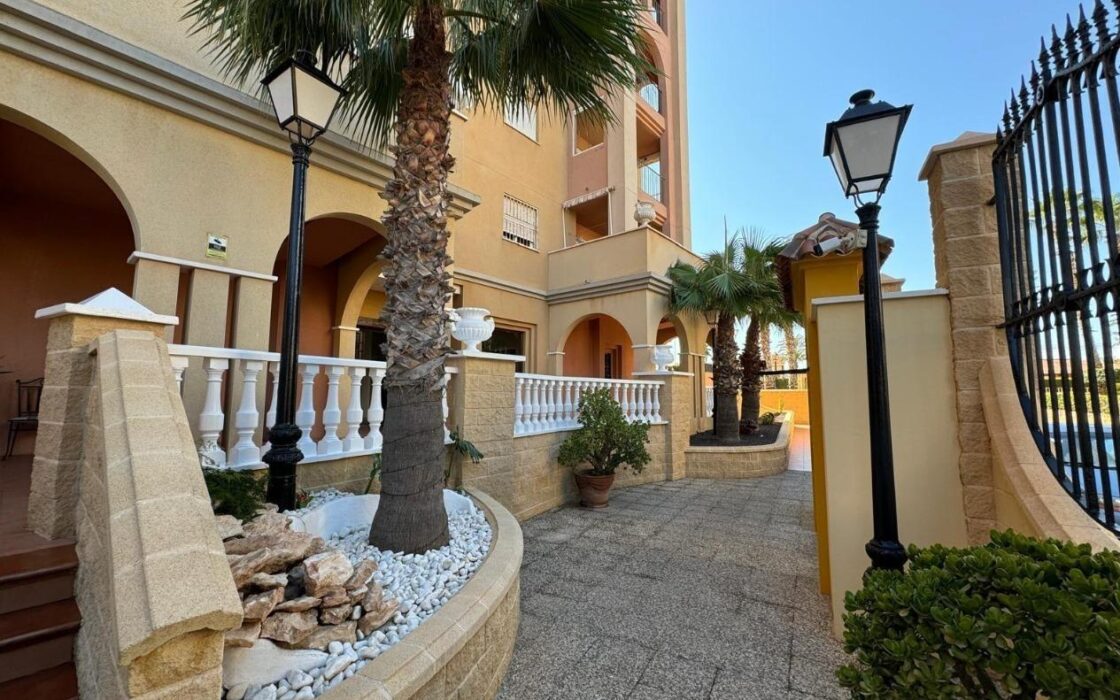 Квартира в Торревьехе 93 кв.м с видом на море и террасой