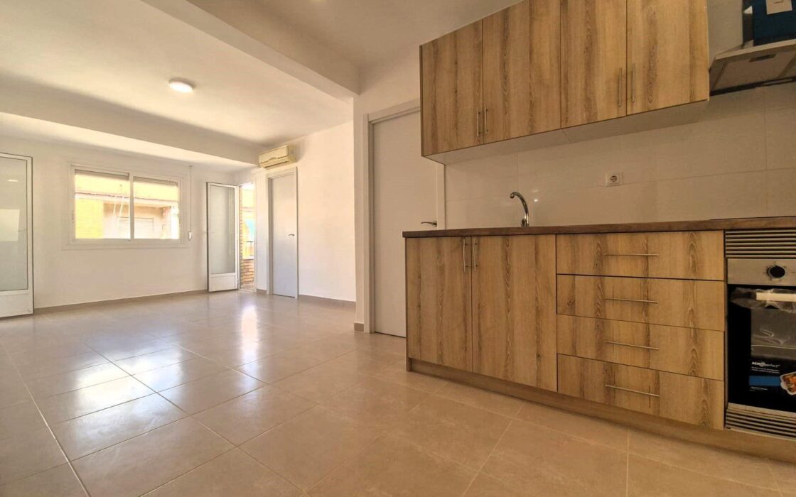 Апартаменты 64 кв.м с балконом в Аликанте, Altozano