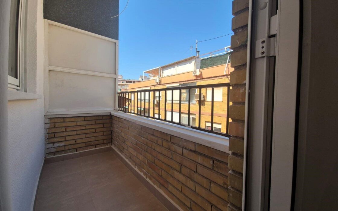 Апартаменты 64 кв.м с балконом в Аликанте, Altozano