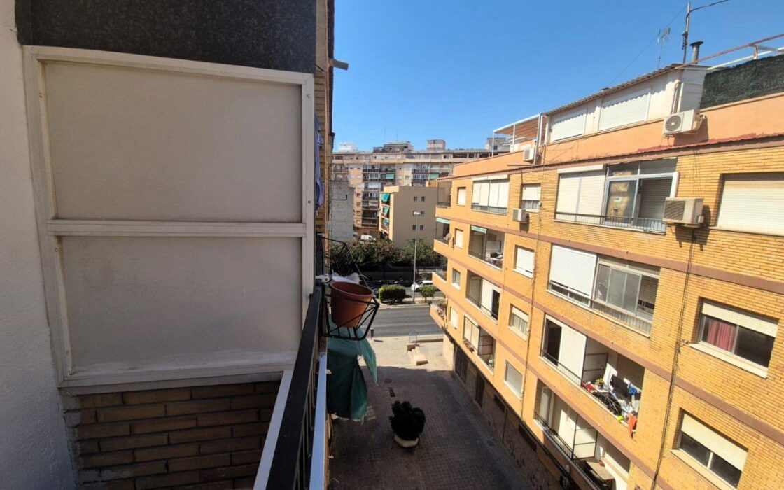 Апартаменты 64 кв.м с балконом в Аликанте, Altozano