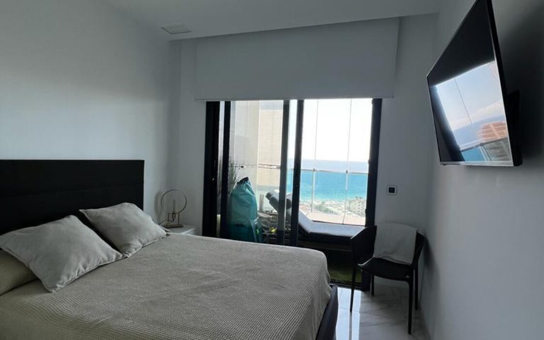 Апартаменты с видом на море в Бенидорме 112 кв.м 3 комнаты