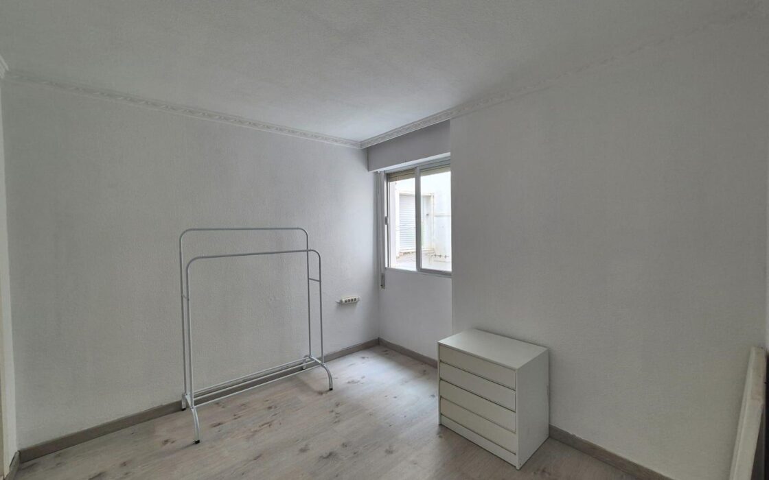 Апартаменты 89 кв.м в Торревьехе у моря с бассейном