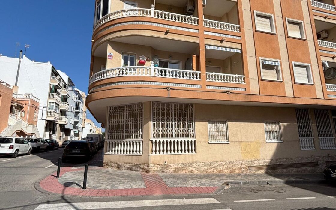 Апартамент в Торревьехе 73 кв.м у пляжа Кура с террасой