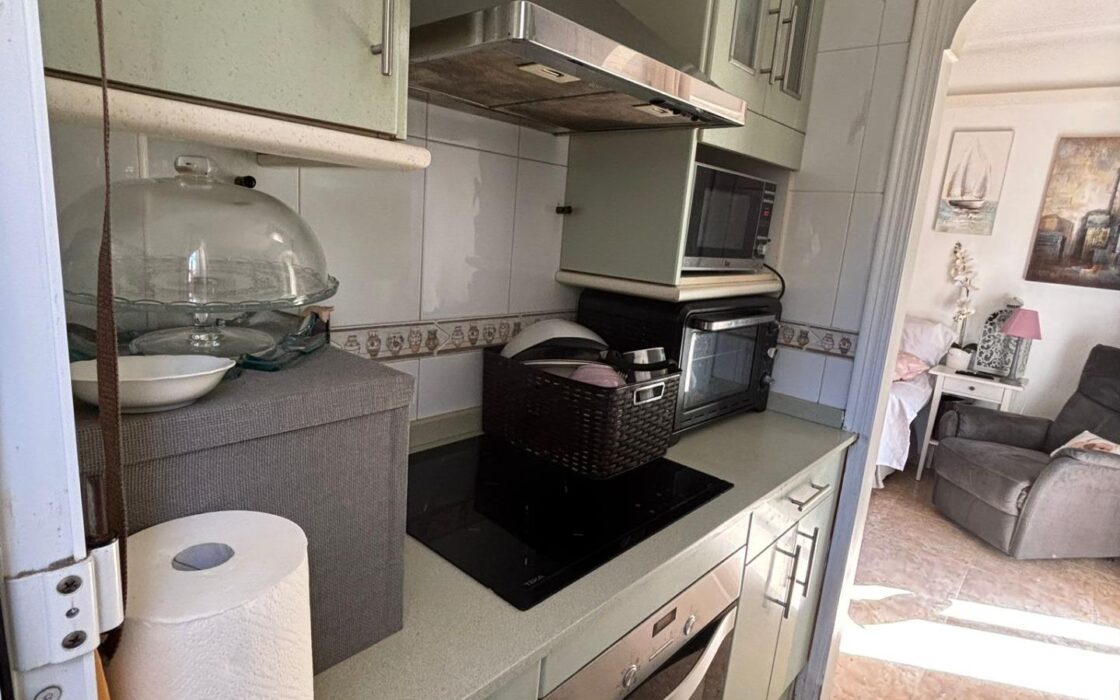 Апартамент в Торревьехе 73 кв.м у пляжа Кура с террасой