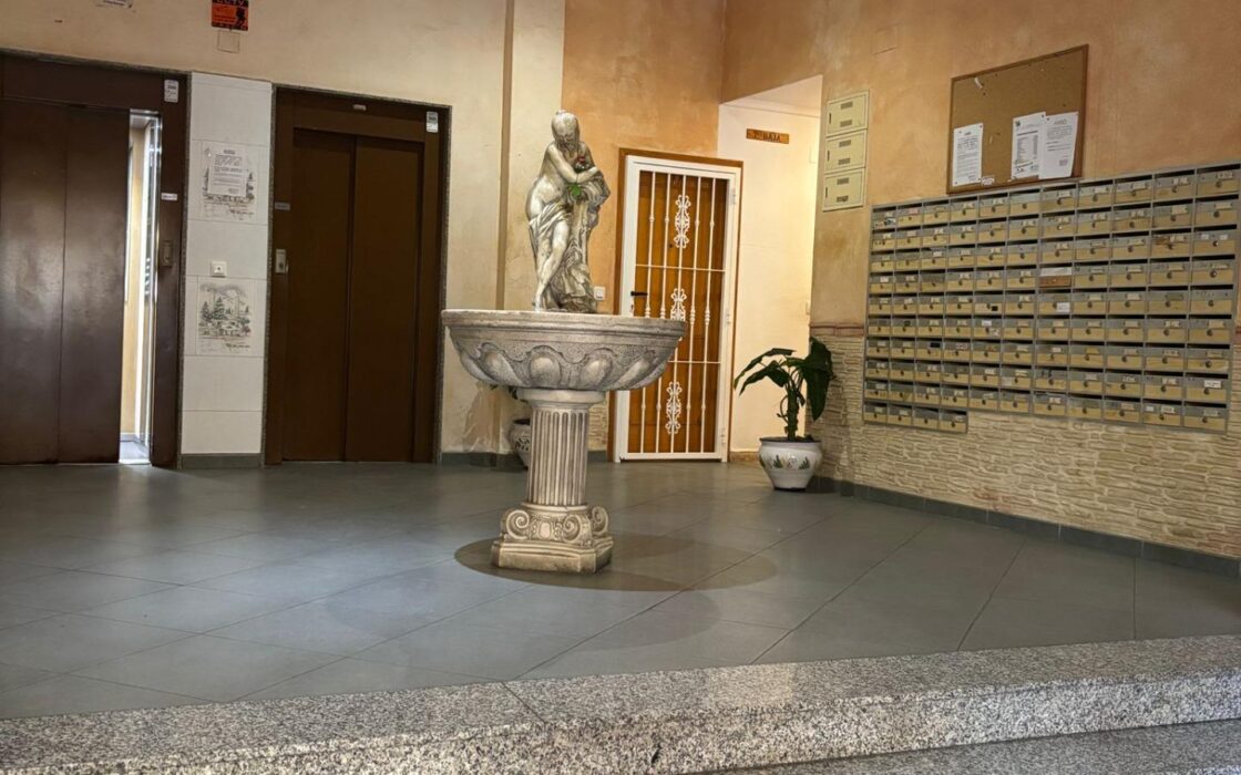 Апартамент в Торревьехе 73 кв.м у пляжа Кура с террасой