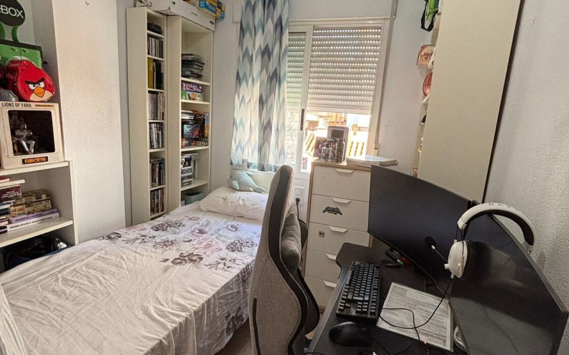 Апартамент в Торревьехе 73 кв.м у пляжа Кура с террасой