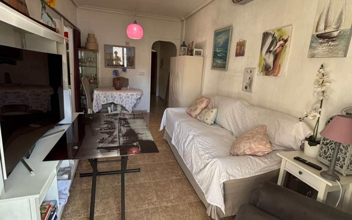 Апартамент в Торревьехе 73 кв.м у пляжа Кура с террасой