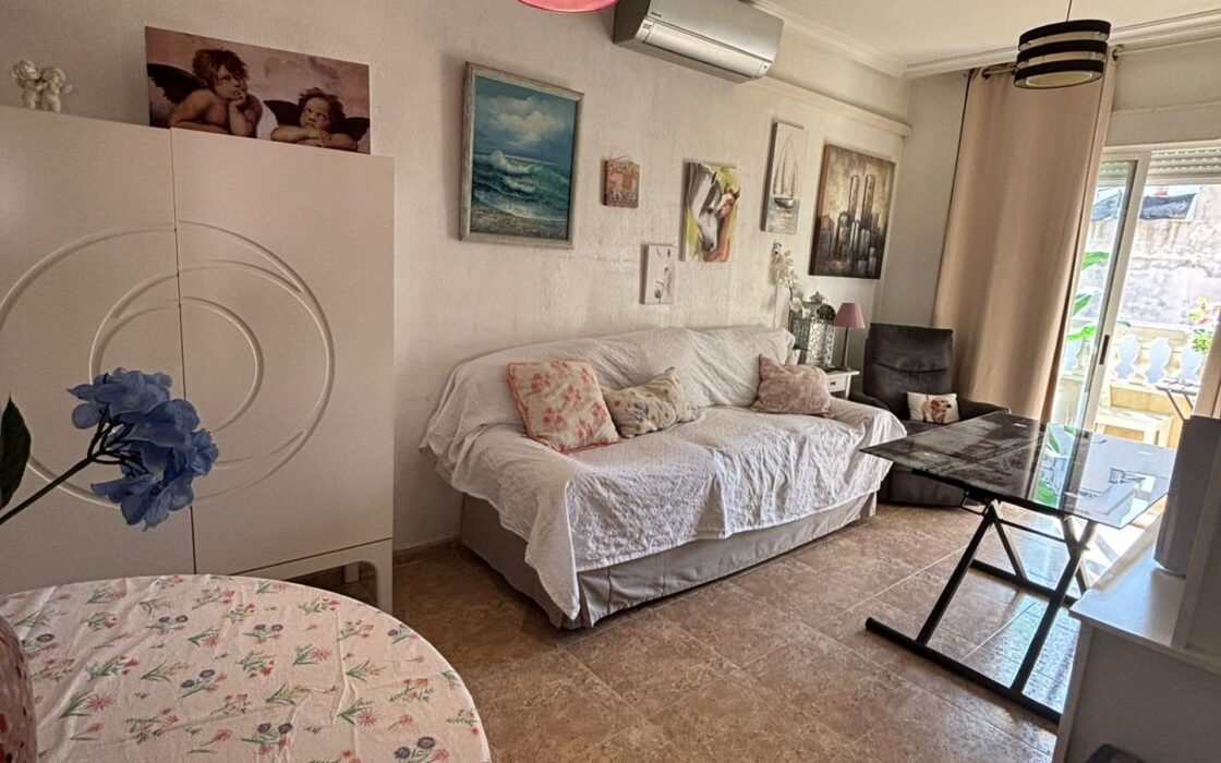 Апартамент в Торревьехе 73 кв.м у пляжа Кура с террасой