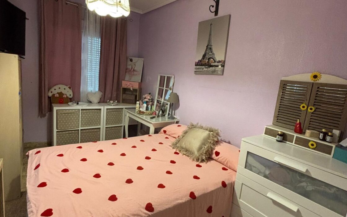 Апартамент в Торревьехе 73 кв.м у пляжа Кура с террасой