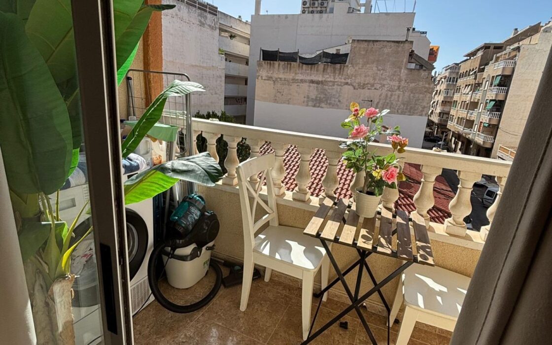 Апартамент в Торревьехе 73 кв.м у пляжа Кура с террасой