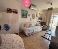 Апартамент в Торревьехе 73 кв.м у пляжа Кура с террасой