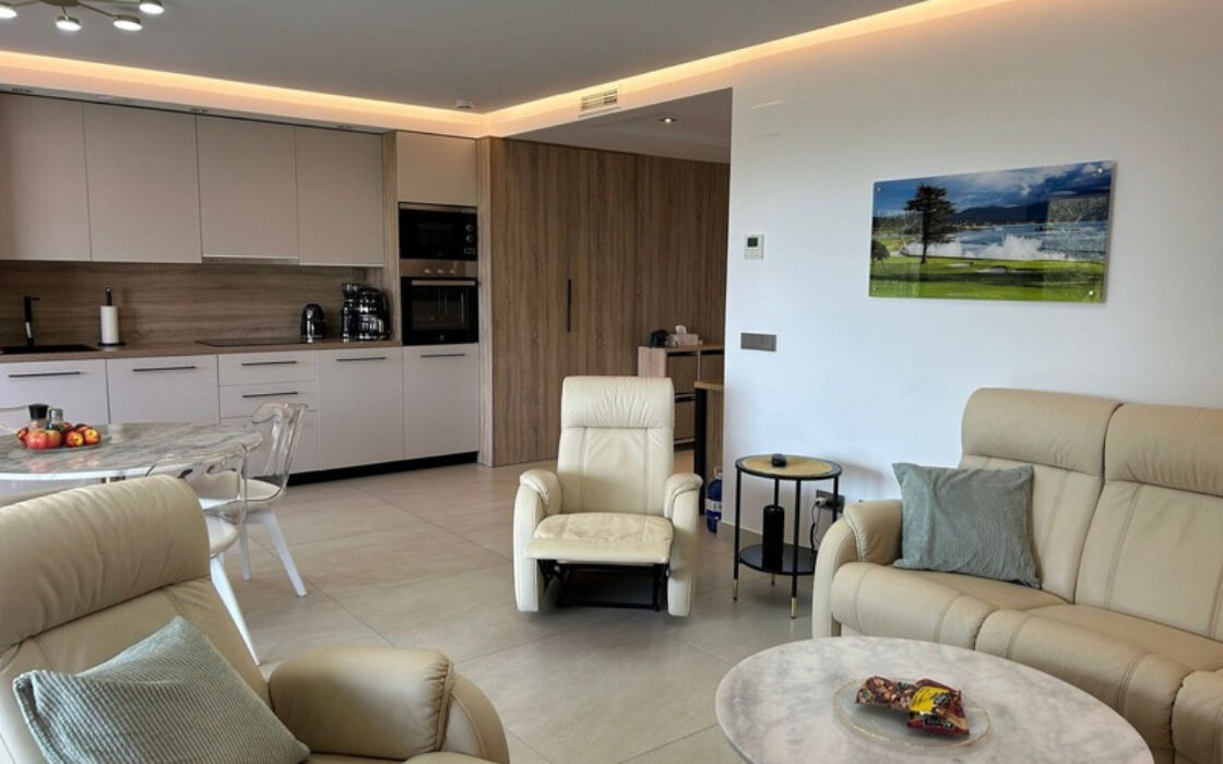 Апартаменты с террасой в Ла Куинта 175 кв.м 4 комнаты