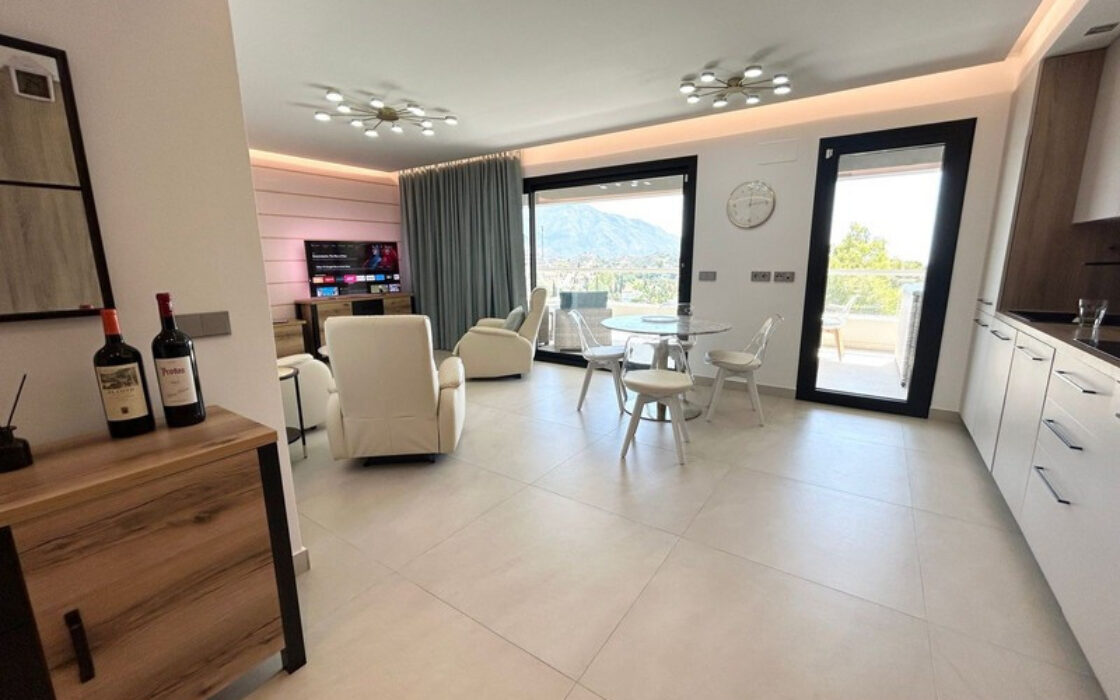 Апартаменты с террасой в Ла Куинта 175 кв.м 4 комнаты