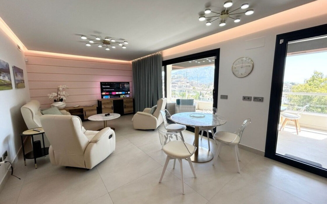 Апартаменты с террасой в Ла Куинта 175 кв.м 4 комнаты