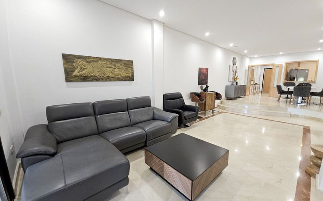 Квартира с террасой в Пуэрто Банус 177 кв.м 4 комнаты