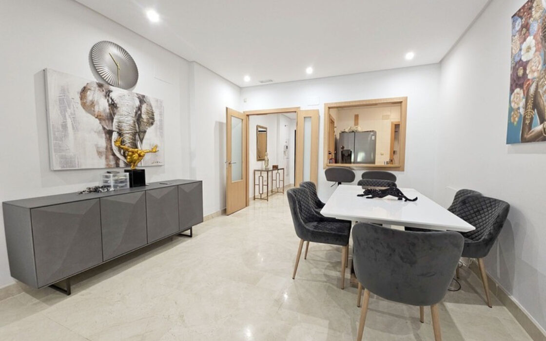 Квартира с террасой в Пуэрто Банус 177 кв.м 4 комнаты