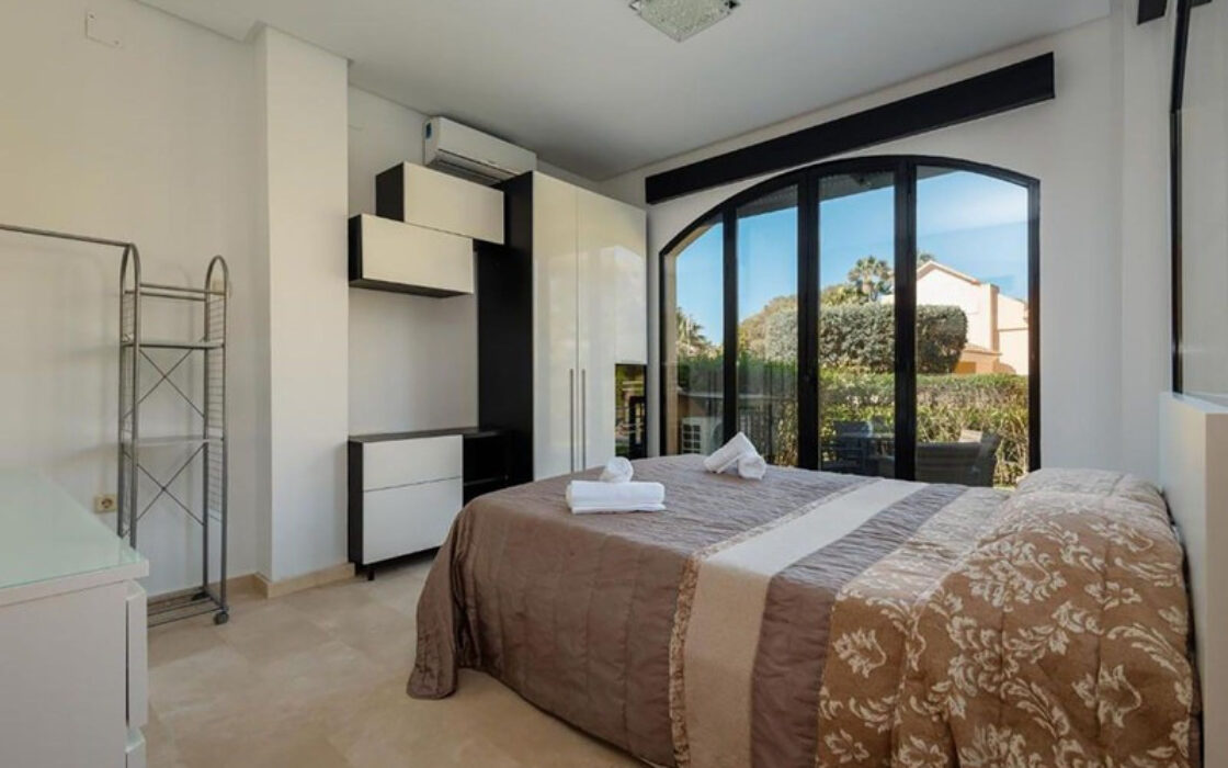 Квартира с террасой в Пуэрто Банус 177 кв.м 4 комнаты