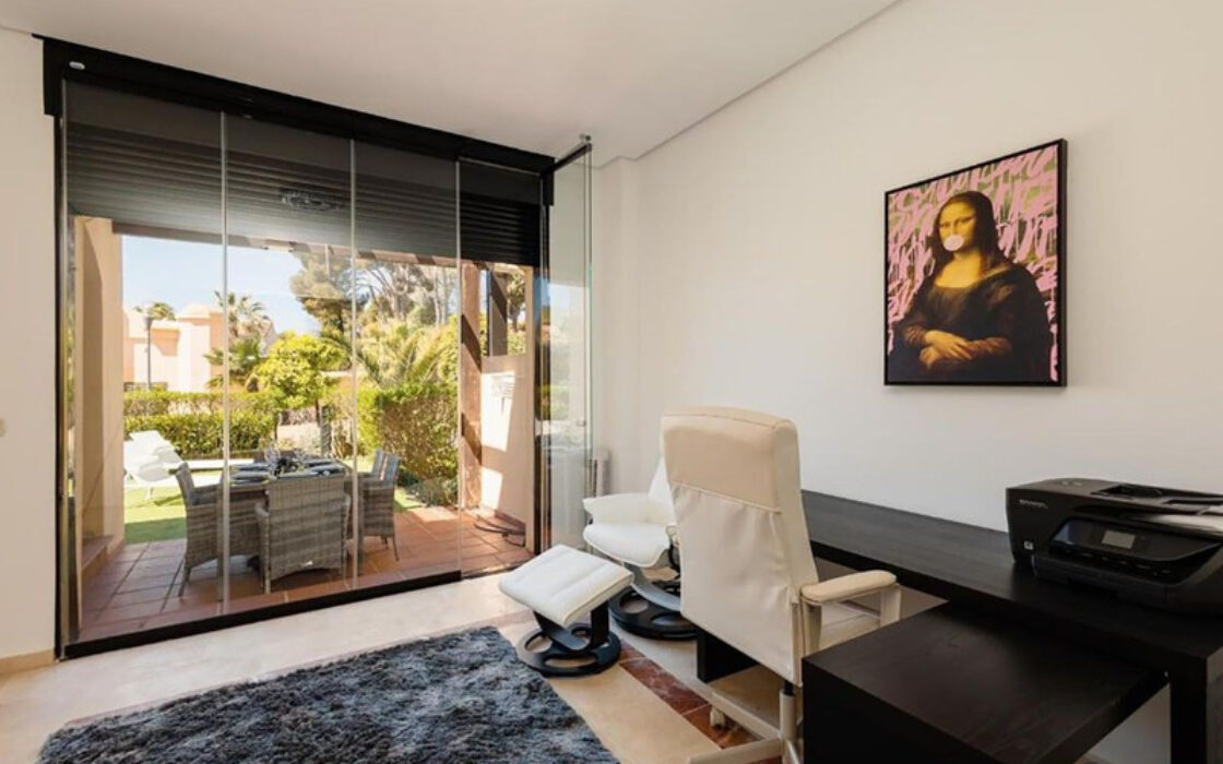 Квартира с террасой в Пуэрто Банус 177 кв.м 4 комнаты