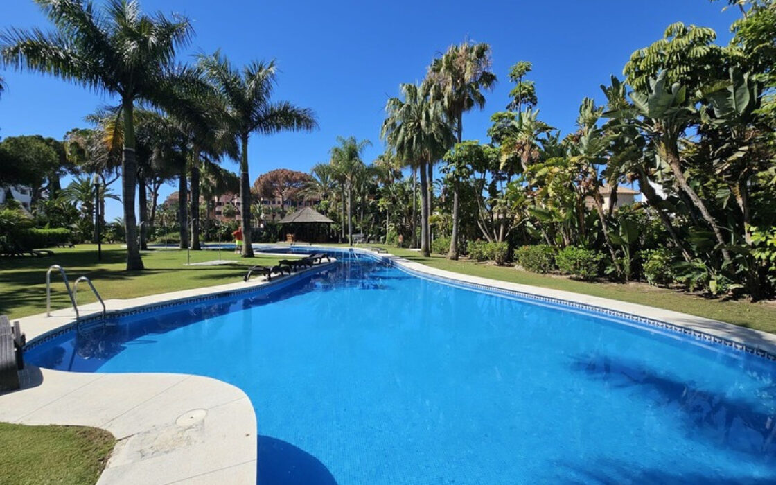 Квартира с террасой в Пуэрто Банус 177 кв.м 4 комнаты