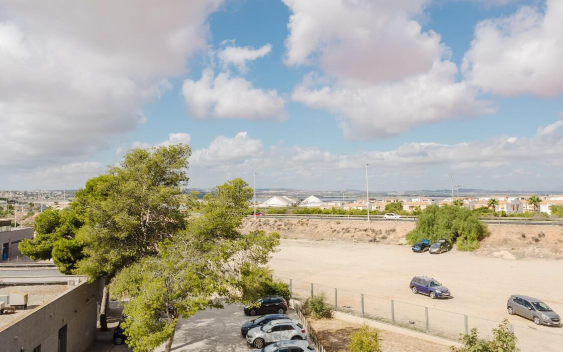 Апартаменты 81 кв.м в Торревьехе 550 м до моря с террасой