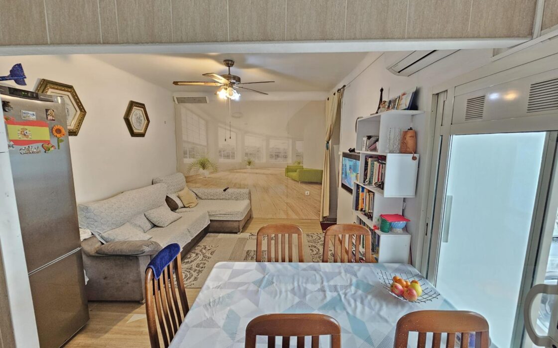 Уютная квартира 95 кв.м в Каролинас Бахас, Аликанте, с террасой