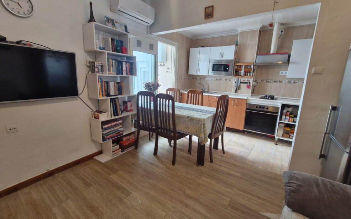 Уютная квартира 95 кв.м в Каролинас Бахас, Аликанте, с террасой