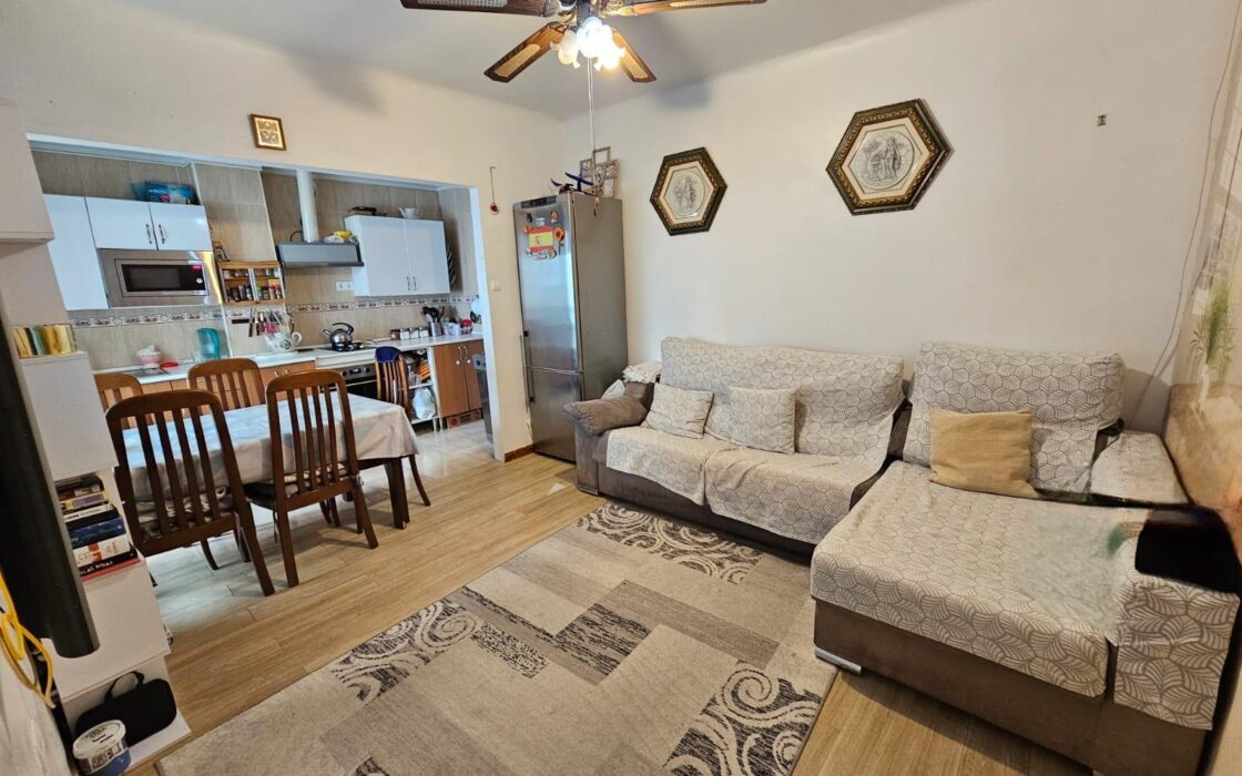 Уютная квартира 95 кв.м в Каролинас Бахас, Аликанте, с террасой