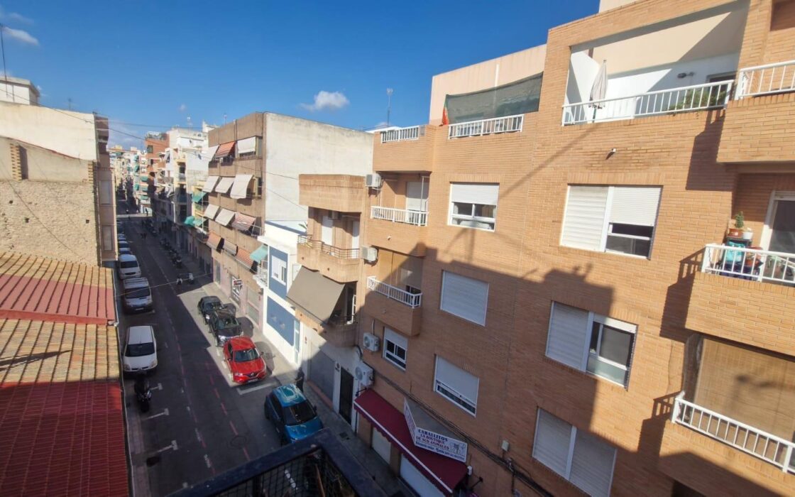 Уютная квартира 95 кв.м в Каролинас Бахас, Аликанте, с террасой