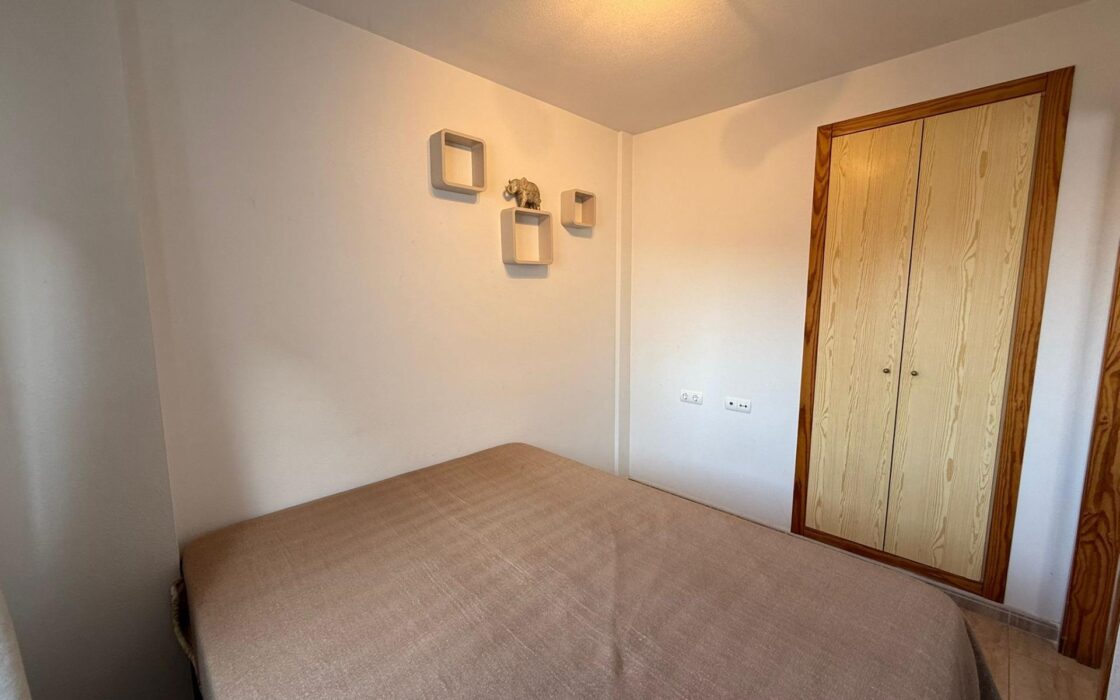 Апартаменты 27 кв.м в Торревьехе, 800 м до моря с террасой