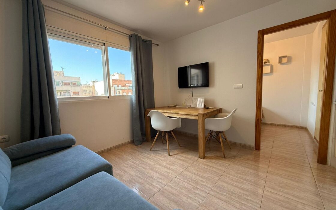 Апартаменты 27 кв.м в Торревьехе, 800 м до моря с террасой