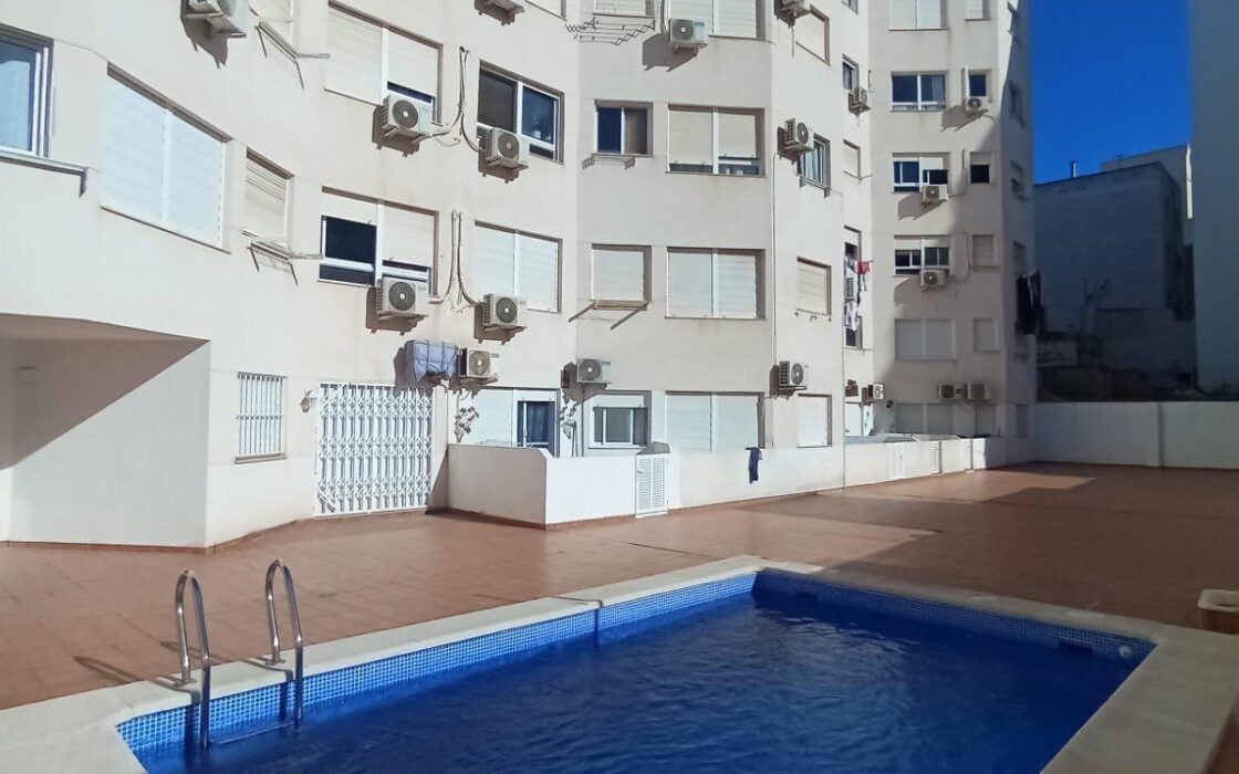 Апартаменты 27 кв.м в Торревьехе, 800 м до моря с террасой