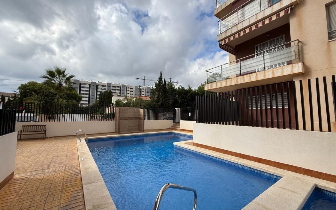 Апартаменты 55 кв.м в Торревьехе, 200 м до моря