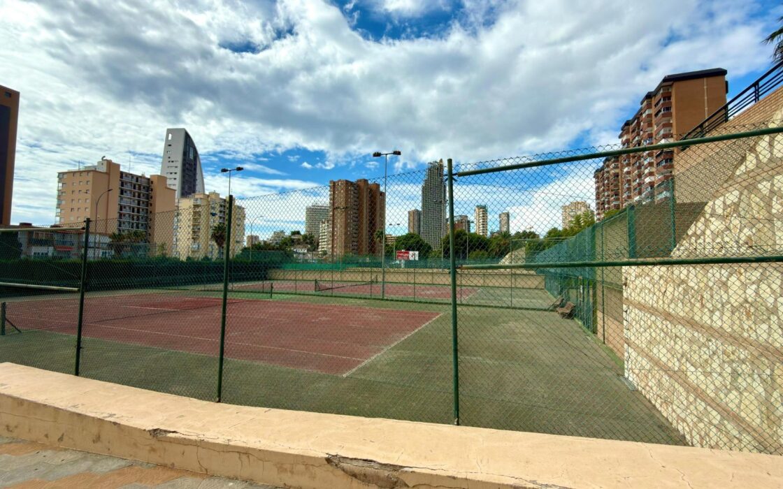 Апартамент в Бенидорме 48 кв.м у моря с террасой и видом