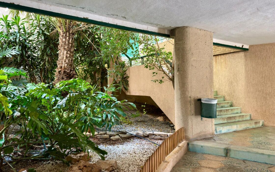 Апартамент в Бенидорме 48 кв.м у моря с террасой и видом