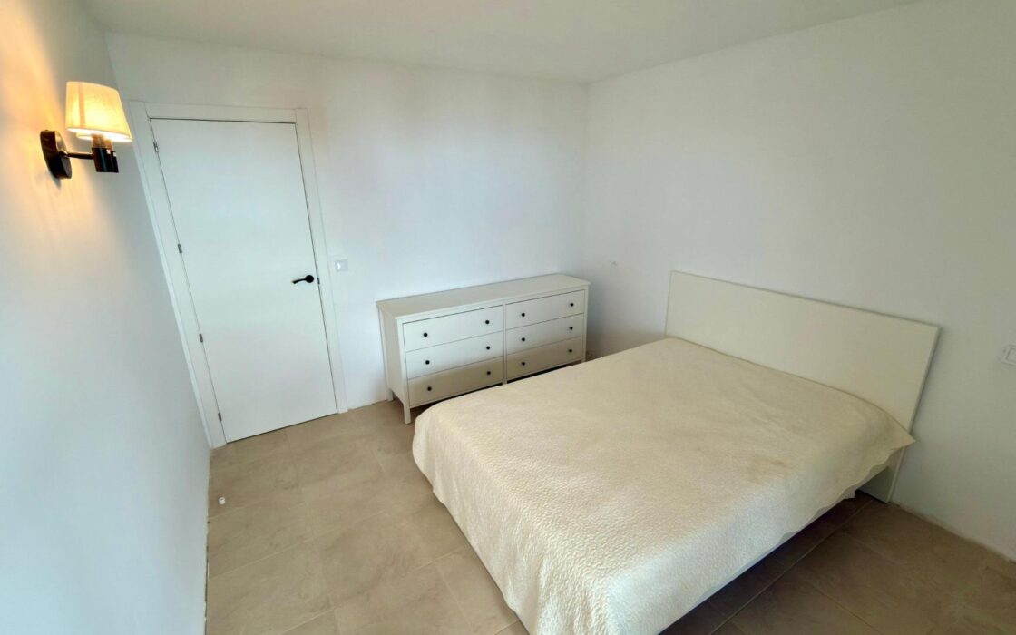 Апартамент в Бенидорме 48 кв.м у моря с террасой и видом