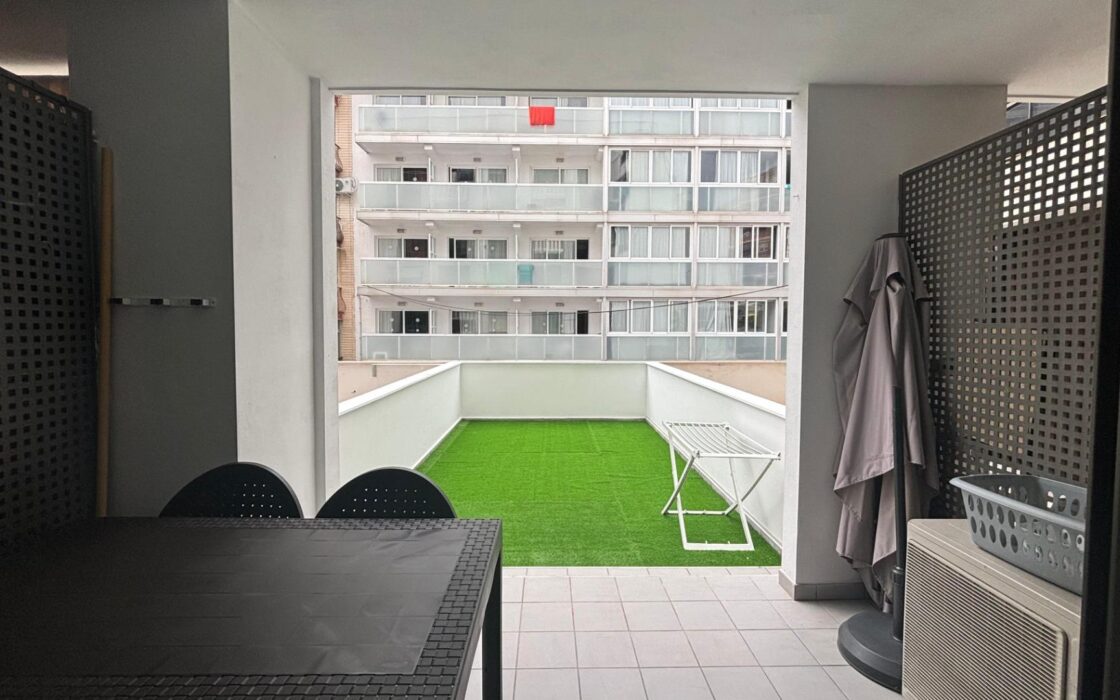 Апартаменти 67 кв.м в Бенідормі з терасою біля моря