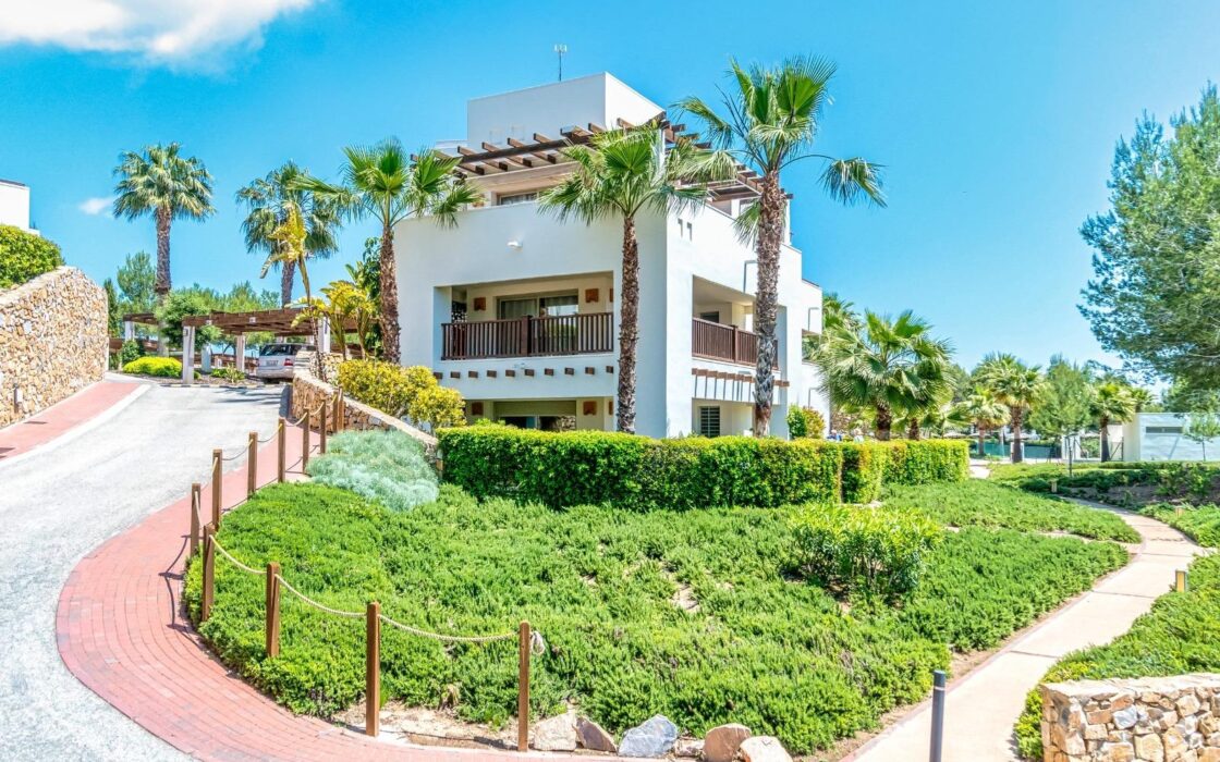 Продаётся Апартамент в Ориуэле 191 кв.м с террасой и бассейном