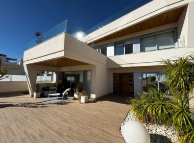 Вилла с панорамным видом на море в Ориуэла Коста 349 кв.м