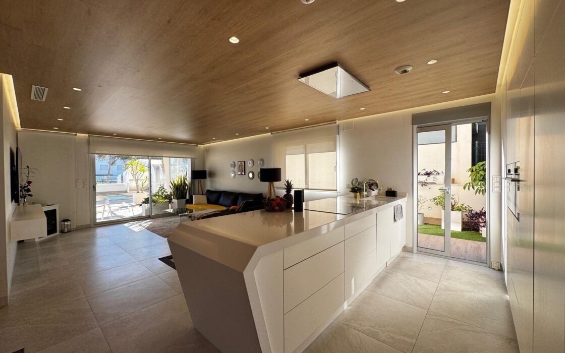 Вілла з панорамним видом на море в Ориуела Коста 349 кв.м