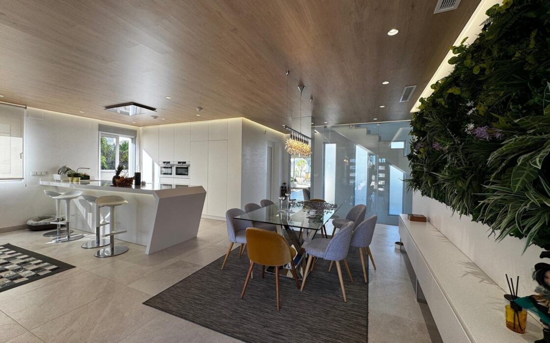 Вілла з панорамним видом на море в Ориуела Коста 349 кв.м