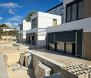 Сучасна вілла в Ла-Нусії з панорамним солярієм та басейном