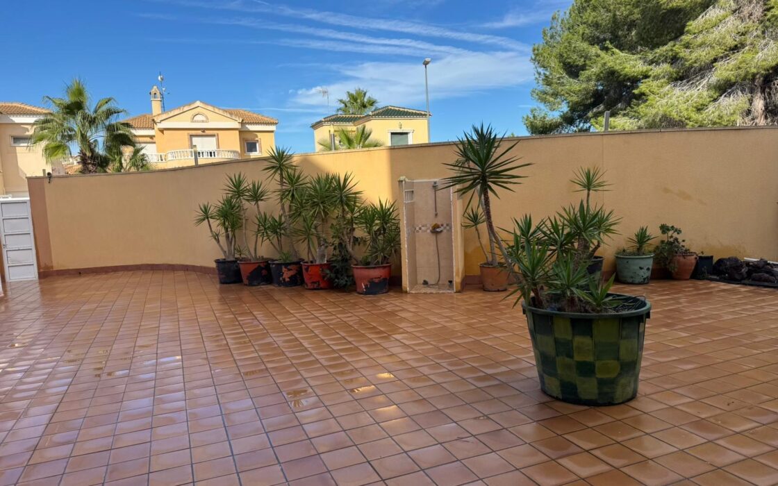 Вилла в Ориуэла Коста с террасой 120 кв.м, 5 комнат